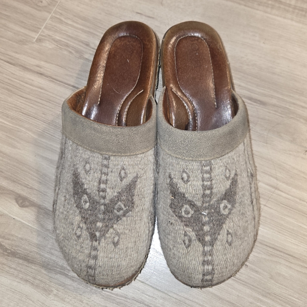 BORN WESTERN CLOGS Women’s Size 8.5